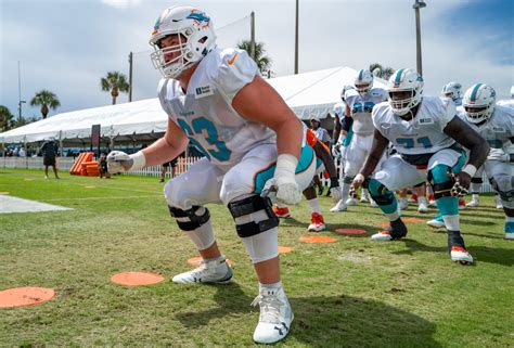 miami dolphins offensive line roster.